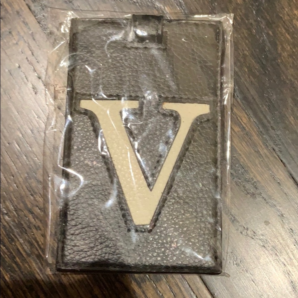Black and Gray “V” Luggage Tag